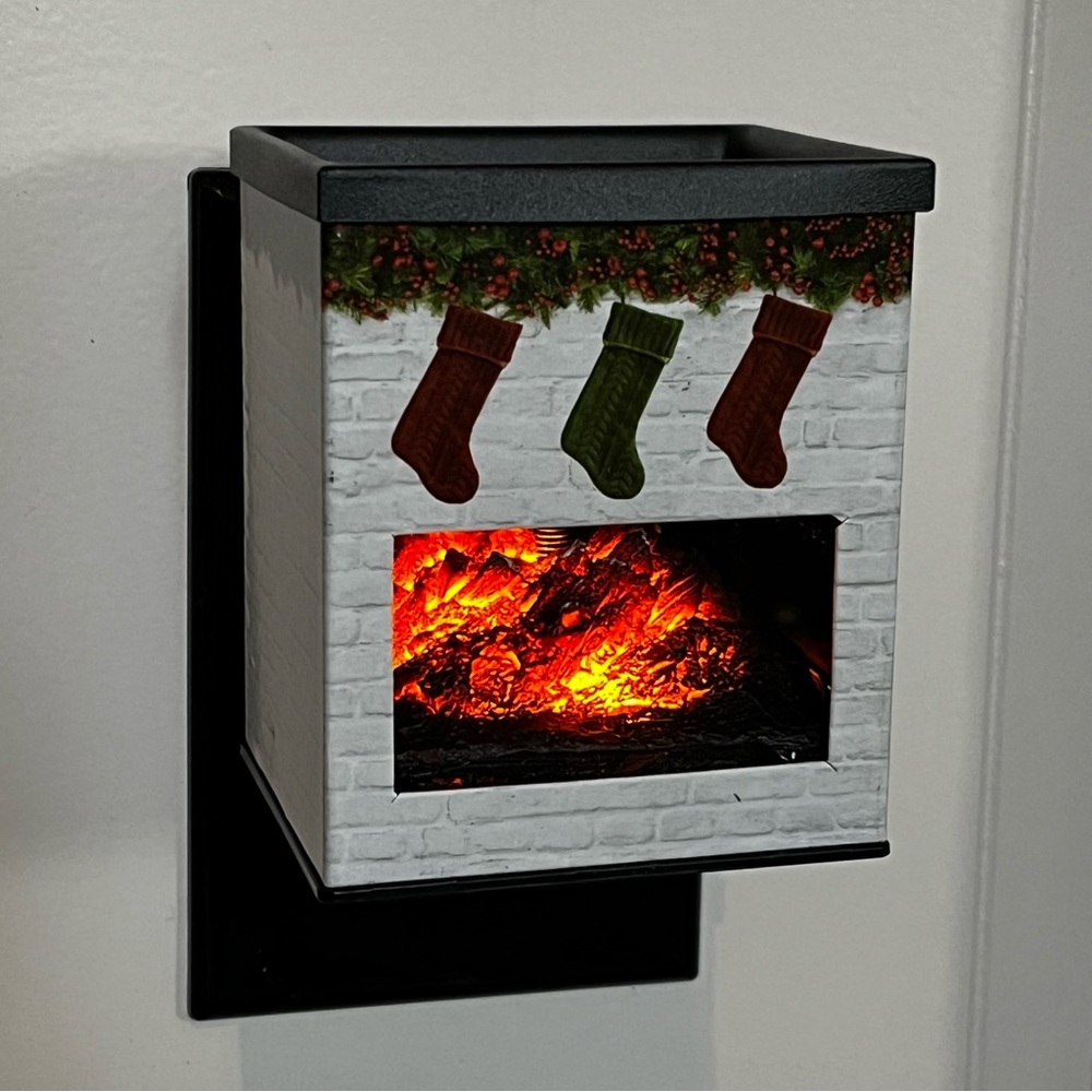 NIB Holiday Fireplace Pluggable Fragrance Warmer